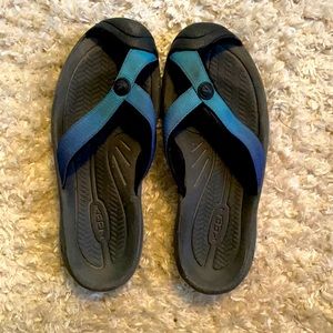 Keen Flip Flop Sandals. Are a dark to light blue Ombré. Size 7.5-8.